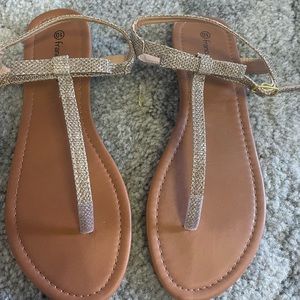 Women’s Size 10 Silver/Gold Bow Sandal